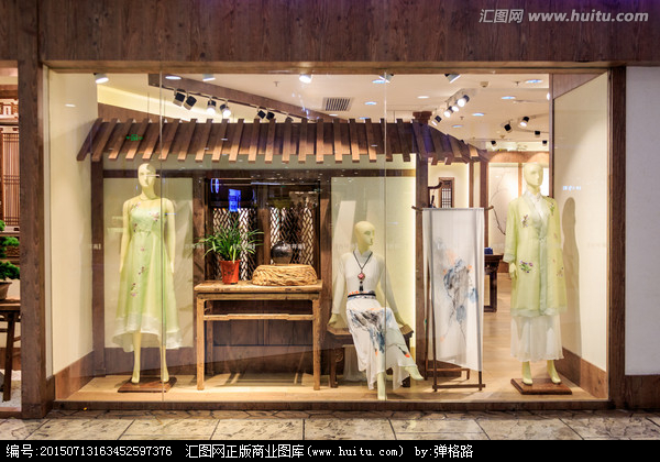 櫥窗魔法 服飾攝影與生活美學(xué)的永恒對(duì)話(huà)